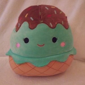 8" Maya Squishmallow